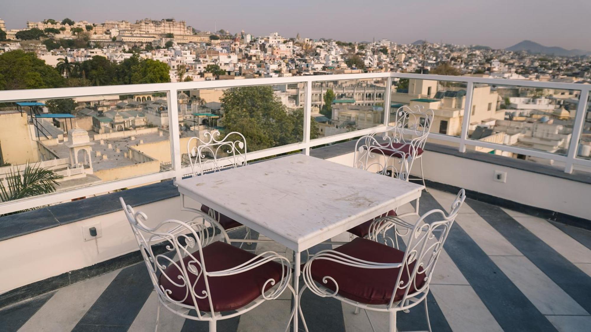 Hotel Naren Villa Udaipur Extérieur photo